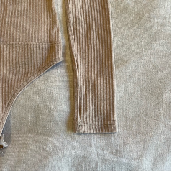 Cream/coral cozy bodysuit with buttons up the front - Picture 4 of 9